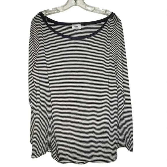 Old Navy Top size XL This relaxed top features a classic striped pattern, - Picture 1 of 4